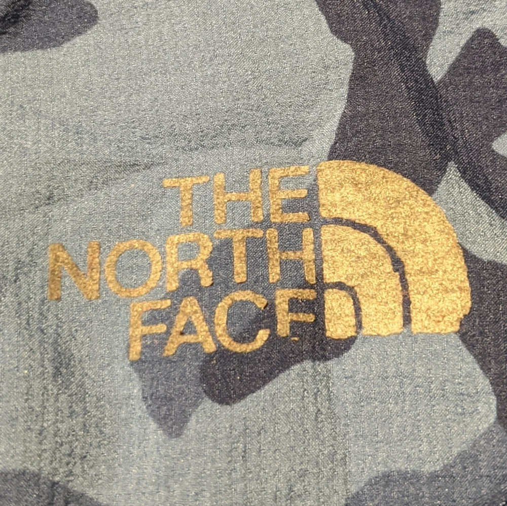 The North Face - Flyweight Active Shorts NBW91584  | Size Small: Blue Camouflage